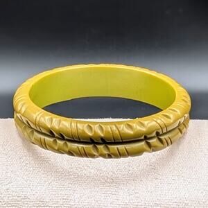 Vintage 1930s Carved Butterscotch Bakelite Bangle Bracelet